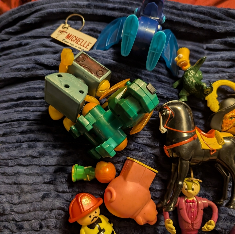 Random Colorful Kids Toy Set - Picture 2 of 3